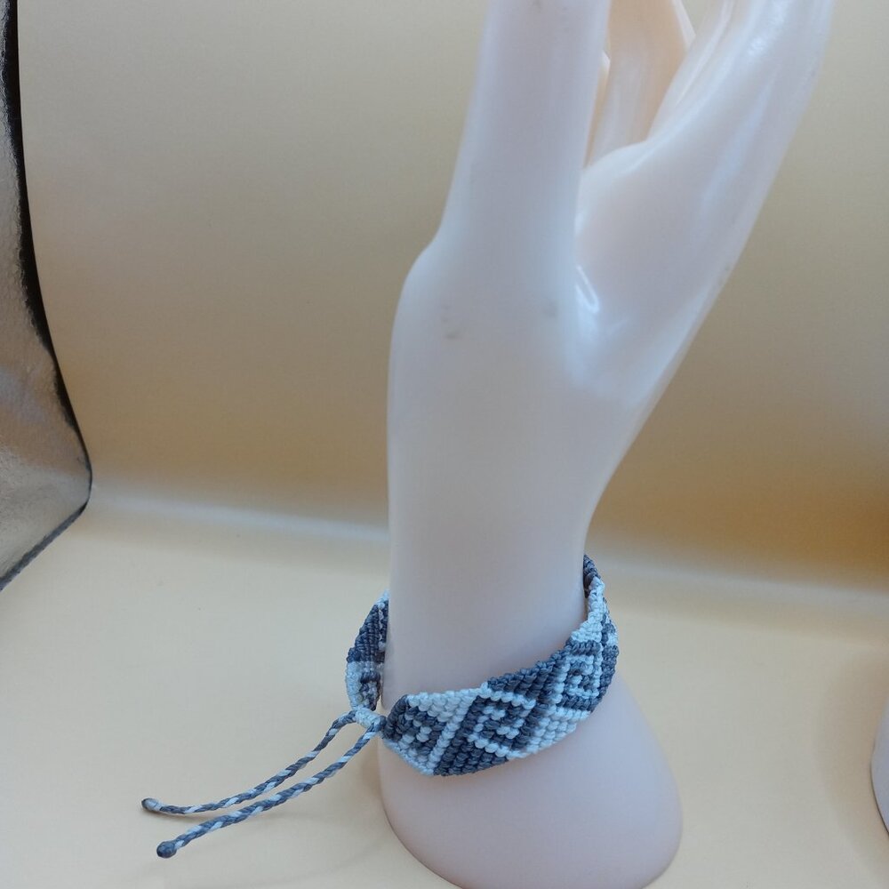 Multicolor Handwoven Macrame Thread Bracelet Design Patterns - Picture 10 of 12